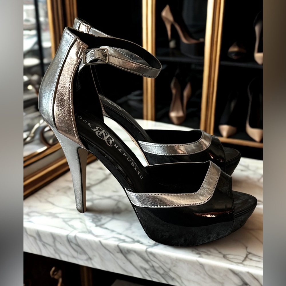 Rock & Republic Silver and Black Women's Heels 6.5 NWOT 1” platform peep toe